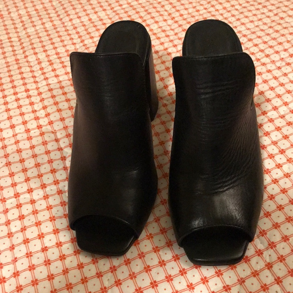 PURE NAVY BLACK REAl LEATHER MULES size 6 new